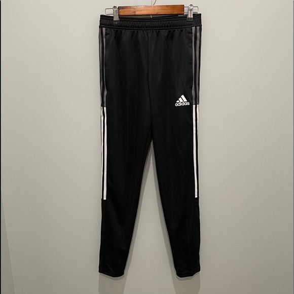 mens small Adidas joggers
new with tags - Picture 9 of 13